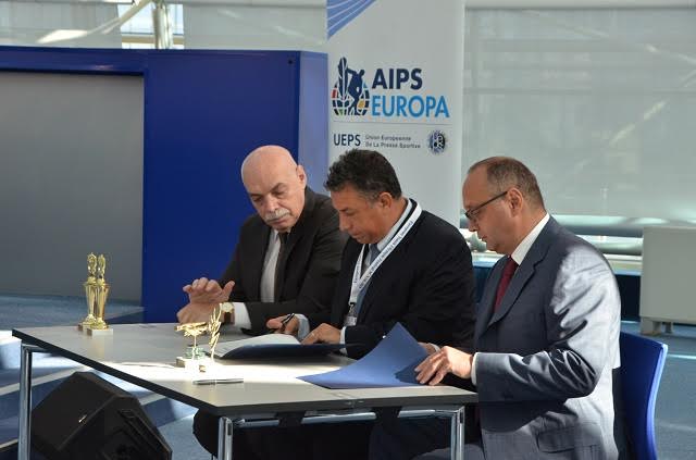 (from left to right)MrLev Rossoshik, Mr Ioannis Darras and Mr. Igor Yuzefovich are signing the MOU)