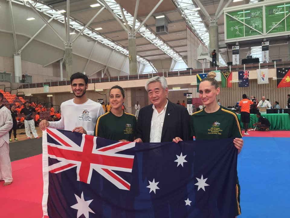 (From Left) Safwan Khalil (Carmen's husband, M-58kg, gold), Caroline Marton (Older sister, F-57kg, gold), WTF President Chungwon Choue, Carmen Marton (F-67kg, gold)