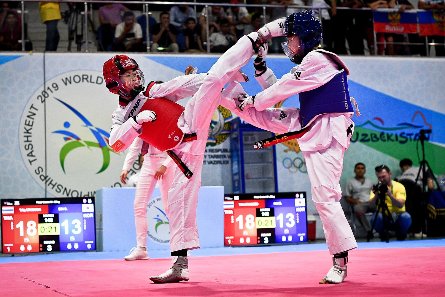 TALATNGOEN Waranya (THA, left) attacks opponent at the final of W-29kg